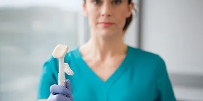 Tenuta infermieristica sull'applicatore Cavilon Advanced Film barriera ad elevata protezione
