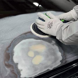Carteggiatura fine delle superfici e sfumatura dei bordi con abrasivi 3M Cubitron™ II