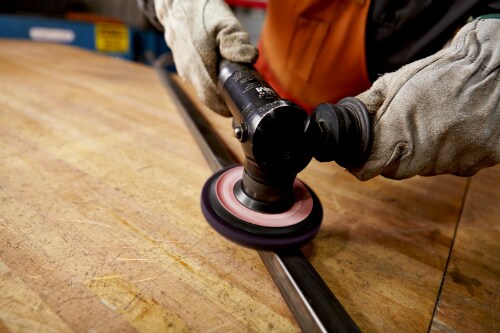 Preparazione di una superficie metallica con disco Scotch-Brite™ Clean and Strip XT Pro e smerigliatrice angolare