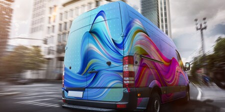 Pellicola colorata per auto su furgone
