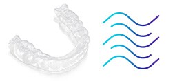 Allineatori 3M™ Clarity™ Flex accanto ad un'icona con linee ondulate.
