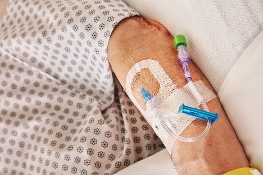 Applicazione della medicazione Tegaderm CHG
