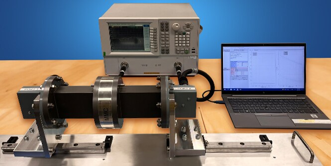 Disp configurati per test EMI/RFI e proprietà scherm, messa a terra e assorb dei mat 3M.
