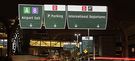Segnaletica stradale riflettente per l'aeroporto
