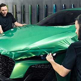 Installazione della pellicola protettiva 3M™ Protection Wrap Film Iridescent Emerald Green Stretch Hood