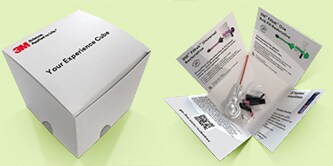 Confezione chiusa e aperta di kit campione dei prodotti dentali
