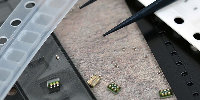 Assemblaggio di componenti per semiconduttori
