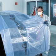Copertura di un veicolo usando un film per mascheratura