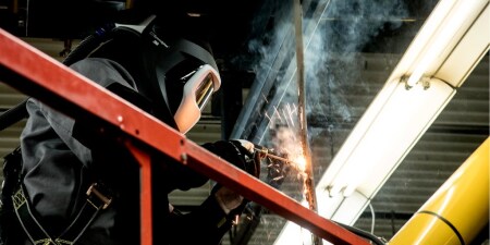 Lavorare in quota con la maschera per saldatura Speedglas
