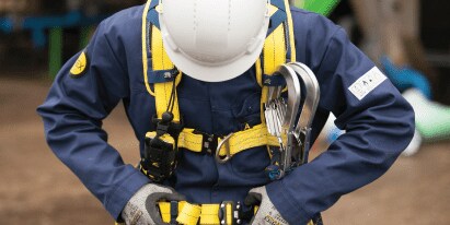 Imbracatura per la protezione durante il lavoro in quota
