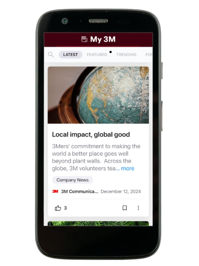Uno smartphone che mostra alcune comunicazioni.
