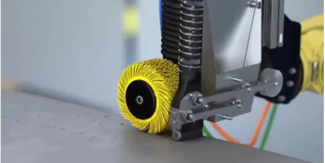 Animazione di finitura robotizzata di saldatura brasata
