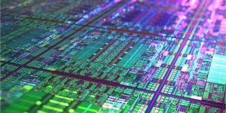 Circuiti CPU su un grande wafer semiconduttori
