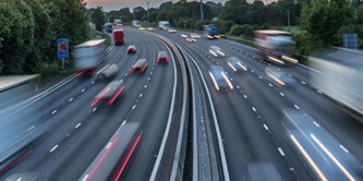 Autostrada con segnaletica orizzontale
