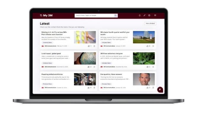 Un laptop che mostra alcune comunicazioni.
