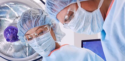 Copertine e camici per il riscaldamento dei pazienti in interventi di chirurgia cardiaca, ortopedica e pediatrica.
