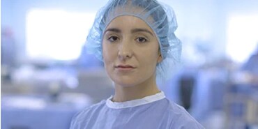 L'operatore in un reparto di sterilizzazione
