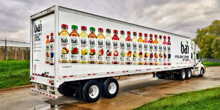 Un camion della flotta rivestito con pellicole 3M Wrap per esigenze di branding
