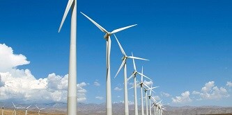 Immagine che mostra un parco eolico
