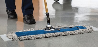 Strumenti per la pulizia e la spazzolatura dei pavimenti
