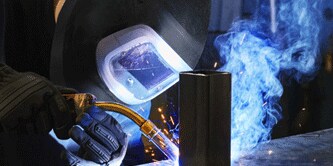 Saldatura Mig con elmetto per saldatura 3M™ Speedglas™

