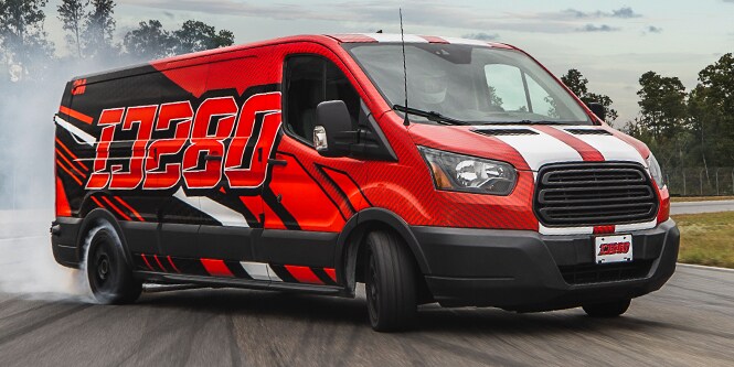Veicolo rosso con pellicola da stampa 3M Print Wrap IJ280
