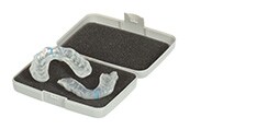 Due mascherine per il bonding digitale 3M™ in un contenitore.
