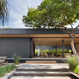 Casa moderna con ambiente e finiture naturali