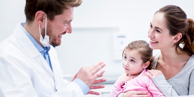 Dentista con i pazienti
