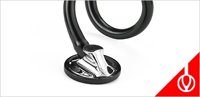 Stetoscopio 3M Littmann Master Cardiology su sfondo bianco.
