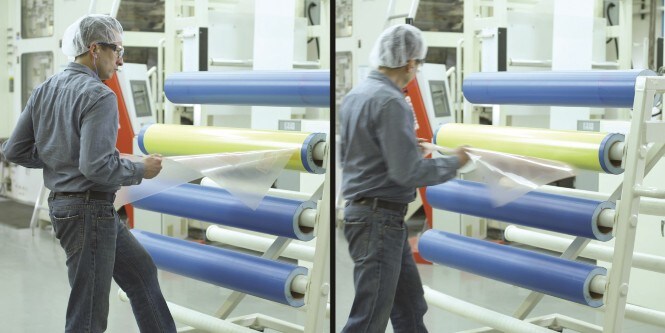 Immagini di lastre flessografiche che si rimuovono con maggior facilità dal nastro 3M Cushion-Mount serie Pro
