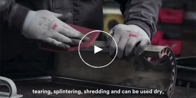 Screenshot del video di un tampone manuale 3M in azione
