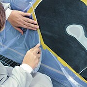 Taglio del film per mascheratura intorno a un'area da riparare