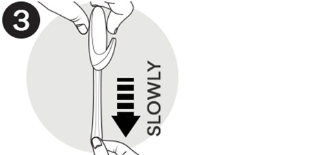 Icona che mostra di tirare lentamente la striscia Command™ verso il basso.
