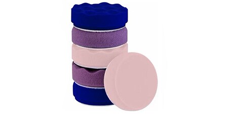 Immagine di una pila di tamponi in schiuma premium 3M™ Finesse-it™
