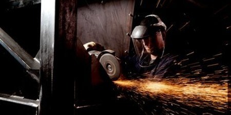 Applicazione di mola abrasiva con legante 3m cubitron con scintille
