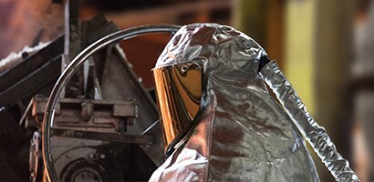 Respiratore elettroventilato 3M™ Versaflo™con accessori per le alte temperature,  Serie M .
