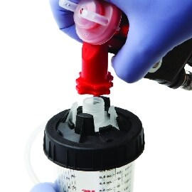 Collegamento della tazza a pressione alla pistola Accuspray