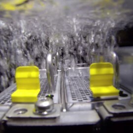 Server sommersi nel fluido 3M™ Novec™