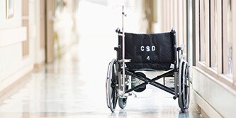 sedia a rotelle in ospedale
