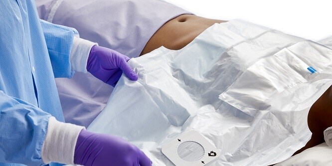 Preparazione del paziente con copertina Bair Hugger
