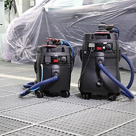 Immagine di due sistema di carteggiatura pulita in una carrozzeria