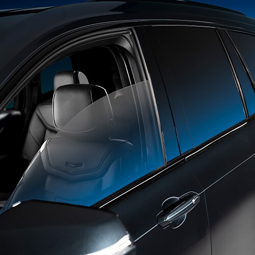 Particolare di oscuramento vetri lato guidatore suv
