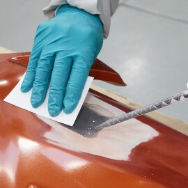 Applicazione di materiali di riparazione con una pistola manuale