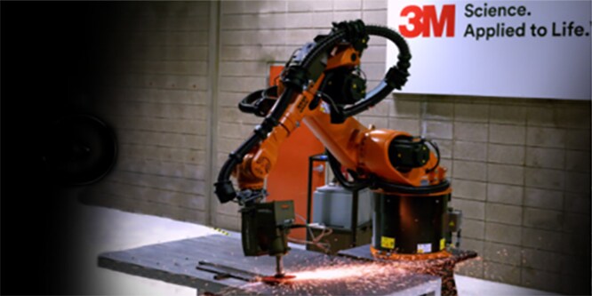 Automazione degli abrasivi in azione
