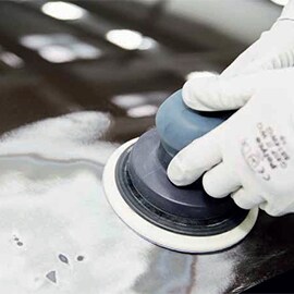 Carteggiatura fine delle superfici e sfumatura dei bordi con abrasivi 3M Cubitron™ II