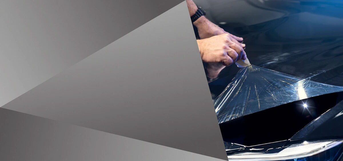 Applicazione di pellicola car wrapping