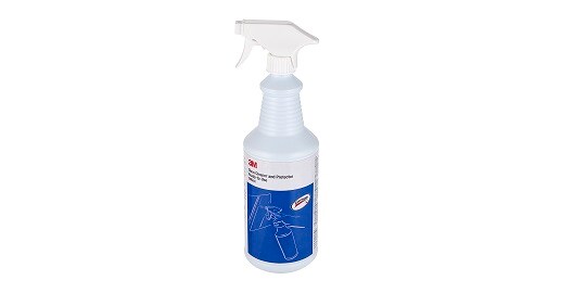 3M™ Glass Cleaner & Protector pulisce senza aloni vetro e specchi lasciando uno strato protettivo invisibile di Scotchgard™ Protector.
